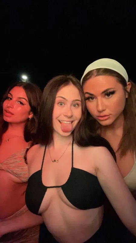 The girl in the middle by drinkmysploosh14