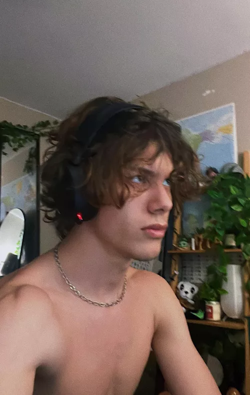 the intense gamer stare 😅 by g4rnish