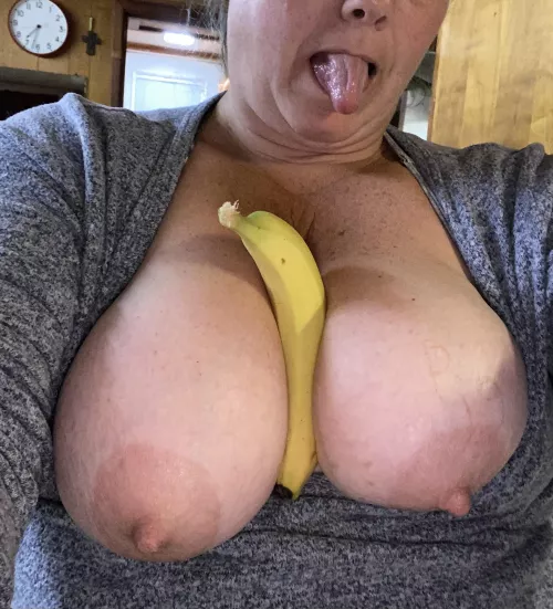 The lunch lady lol haha snort snort by lookncee