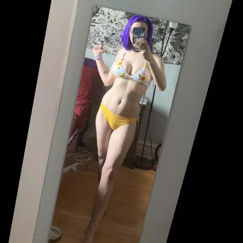 The mirror barely fits me [X] posted by daisyofthefields