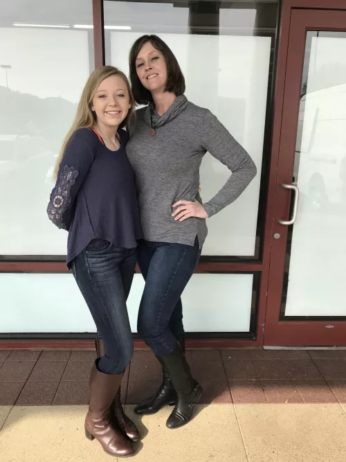 The mom is just too hot by apaleshot