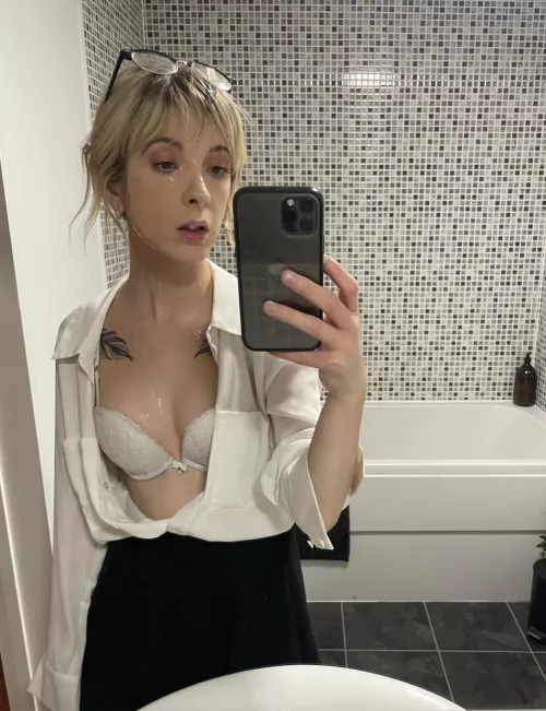 The office slut. by jadevowofficial