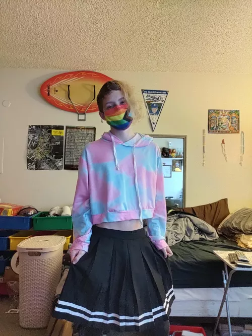 The other picture, but less belly by ThatOneIdiot666