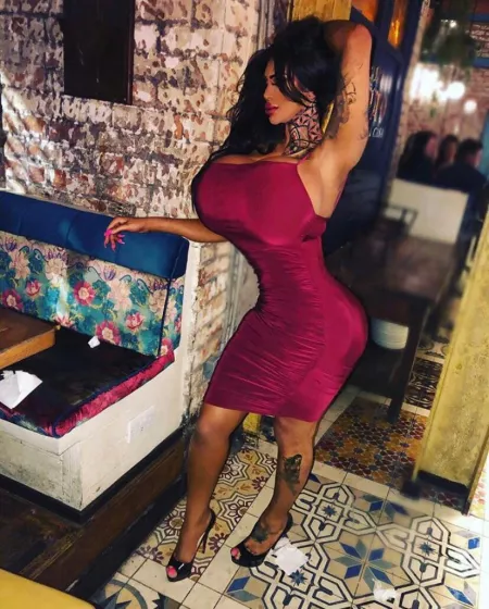 The perfect bimbo date by Mundane_Economist