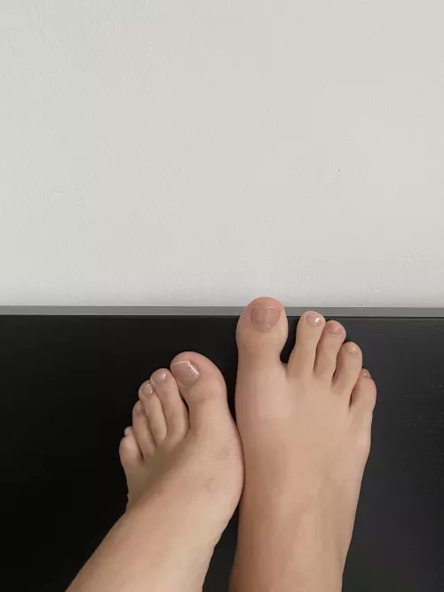 The perfect toes to suck on?🦶🏻🤤🔥 by Careless-Link-8816