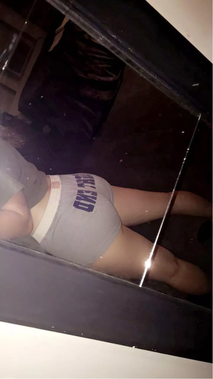 The Phat Ass Reads “Tight End” 🤪🤪 posted by Jessitisme