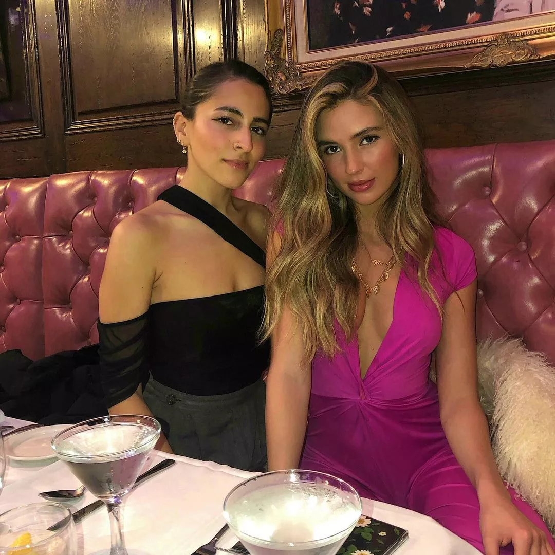 the pink booth posted by kairu173