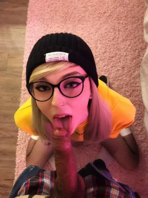 The queen by Cloudsofnothing666