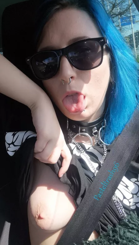 The ride home from college got boring by Pasteltrash96