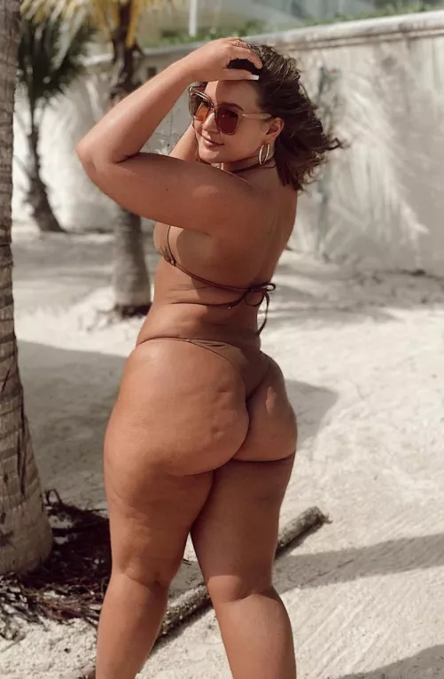 The Right Amount of Thicc by ThroatLuv