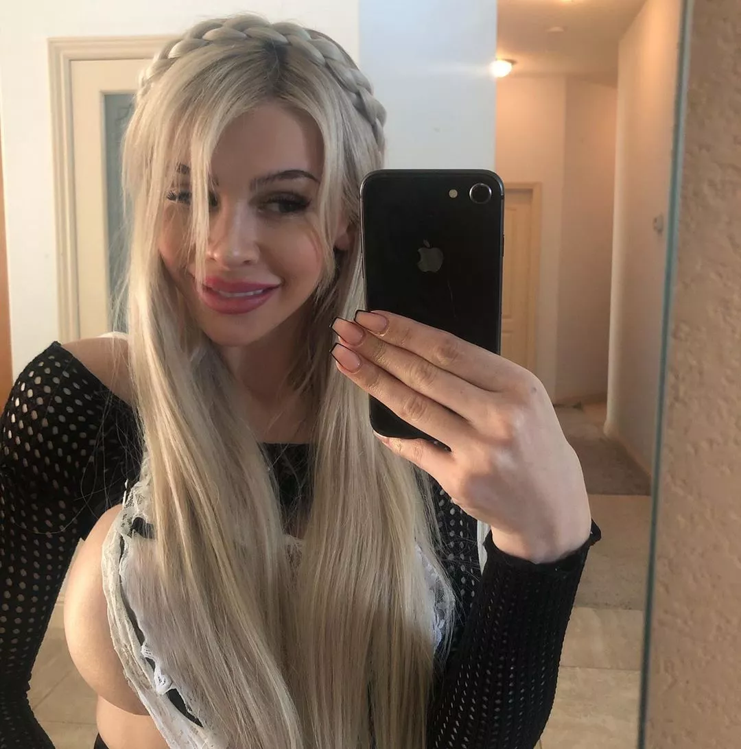 The sideboob is strong posted by Lcfer