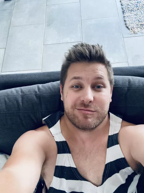 The ☀️ sun is blazing today by GayDudeS