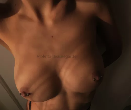 the sun is my favorite playmate by violetta_beauregarde