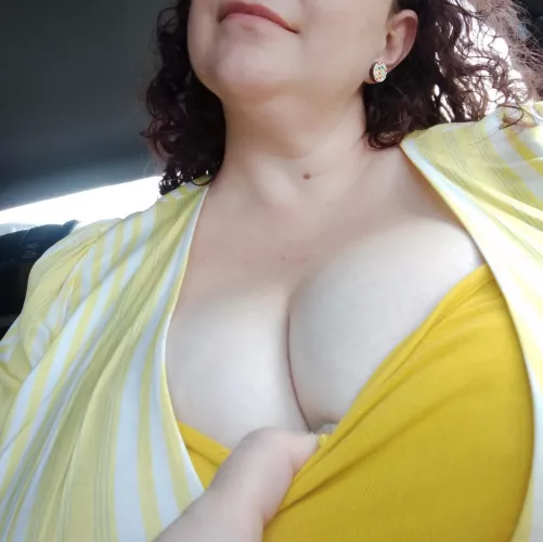 The sunshine (yellow) of your love. by Bratty_Betty