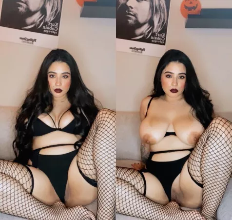 the thigh highs stay on while you fuck me 🖤 by andreeagrey