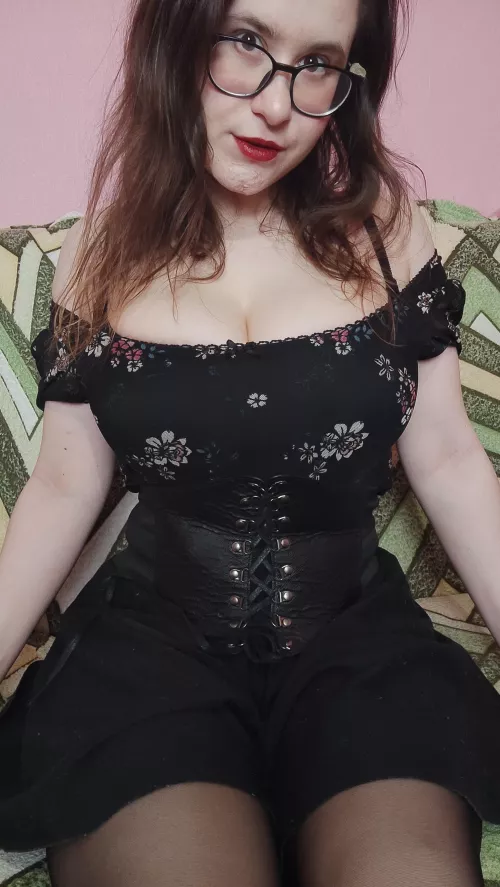 The tits want out of my shirt 🤭 by siberian_ardor