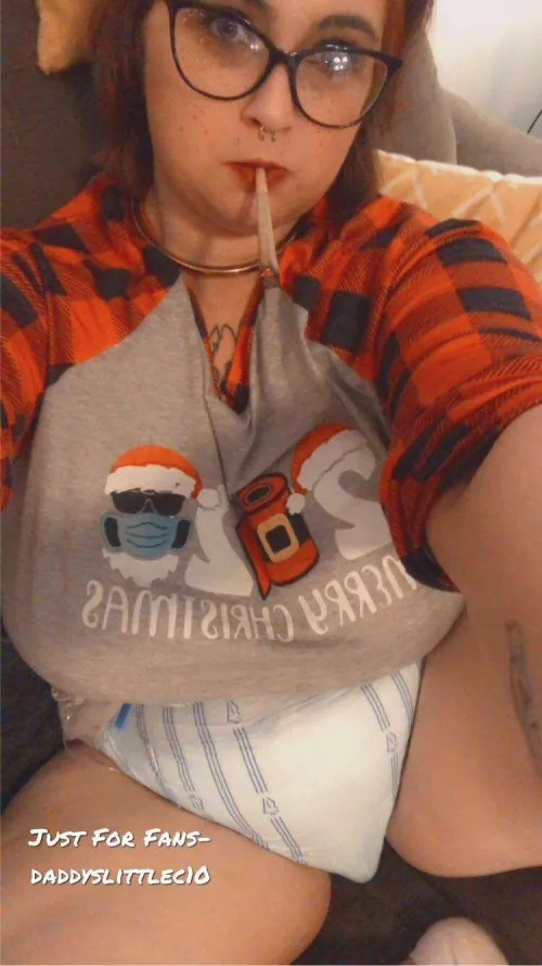 The trees not the only thing getting lit 🌲 by Daddyslittlepissbaby