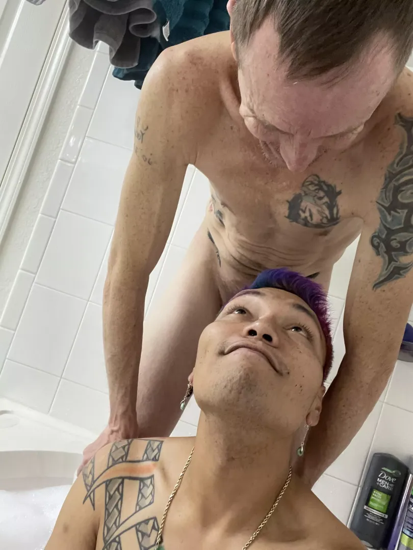 The way he looks at me 😍 posted by Gordiewhit