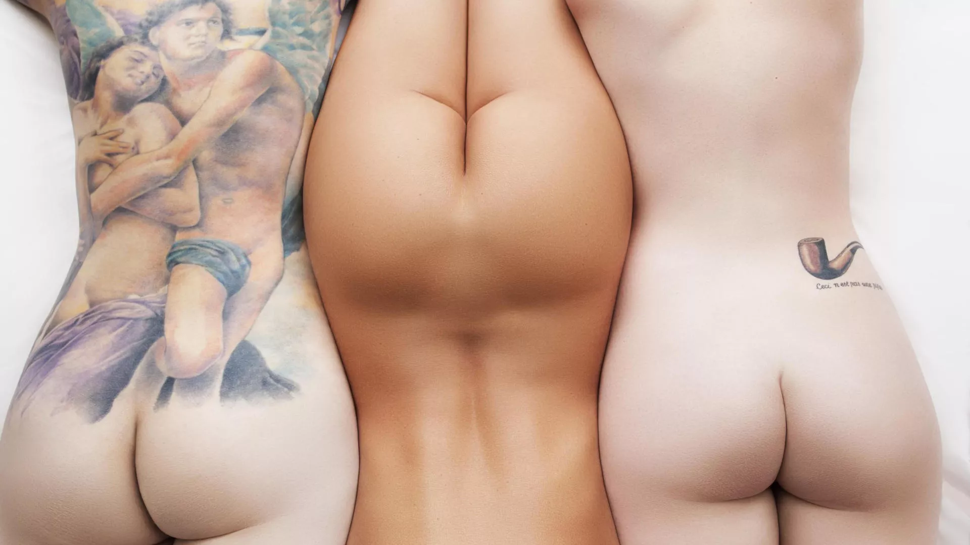 The way the bodies of these three girls fit together like puzzle pieces posted by darkEscapell