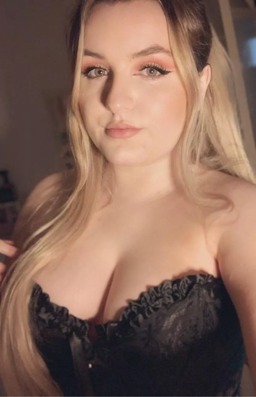 The way you stutter and grow red and nervous around me is so adorable. [domme] [oc] posted by polkadotrourke