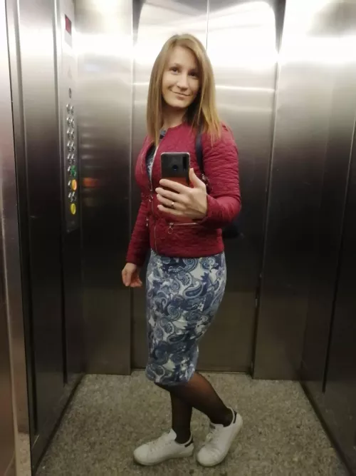 The whole essence of a woman : a complex organism, an uncontrollable mechanism, unpredictable actions.🤫🤗 by ValuableOk1