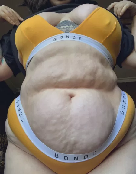 The yellow really makes everything ✨pop✨ by Violetfaun