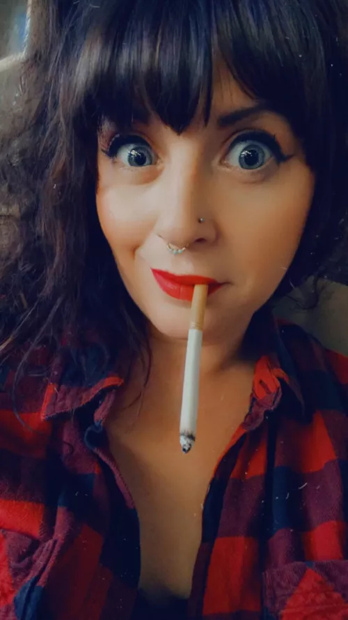 Them peepers and that smoke 😉😘 by KaleNegative227