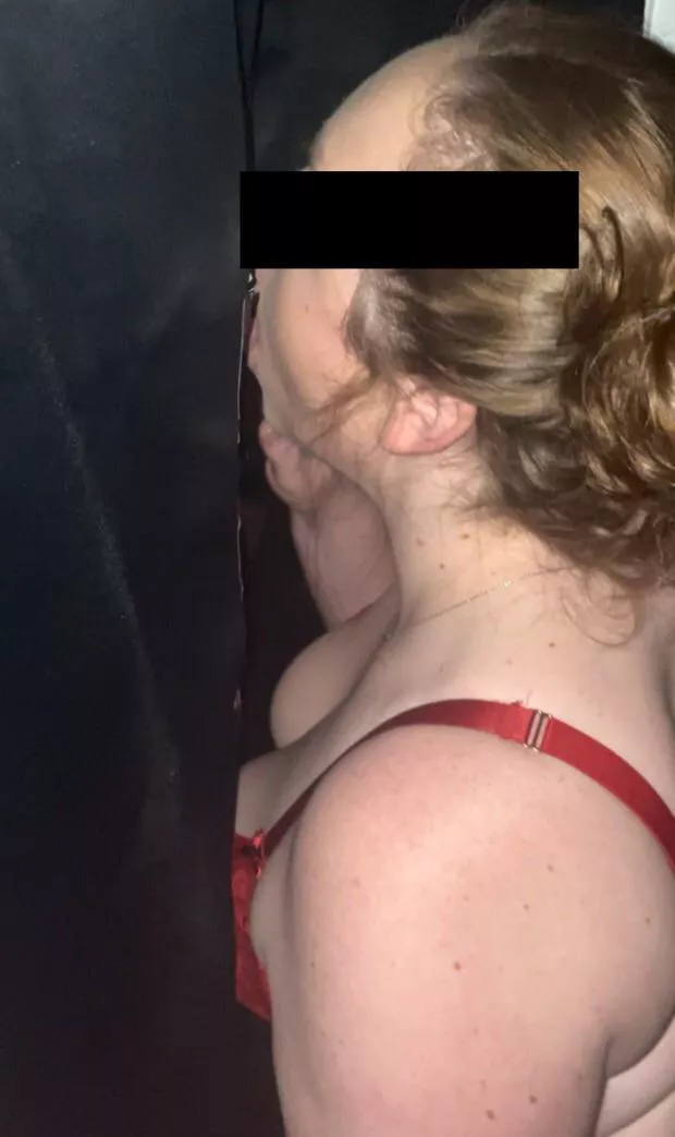 There is just something about deep throating an an anonymous cock that turns me on 😈 posted by UpstateNYBeckyG9000