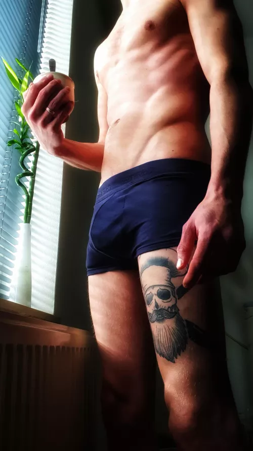 There is no coffee in the cup, was just for the picture by Joeyxof