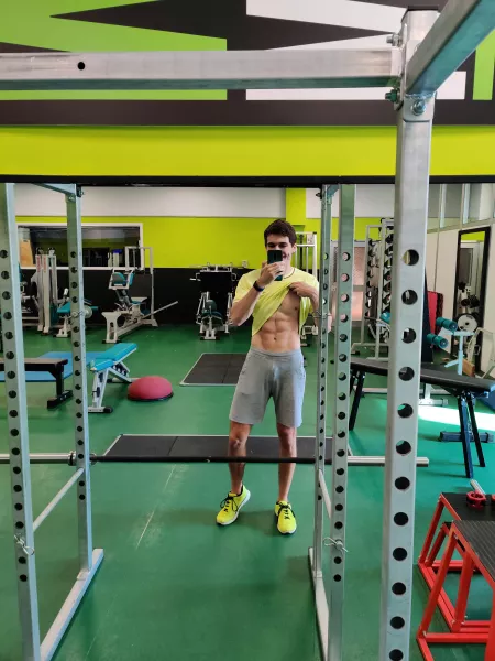 There is place here for a young man alone in the gym? 23[m] by MagariCancello