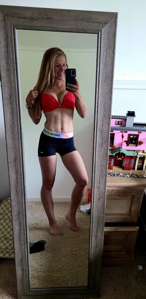 There not the longest but I like my stubby legs 😅 by body_by_kayla