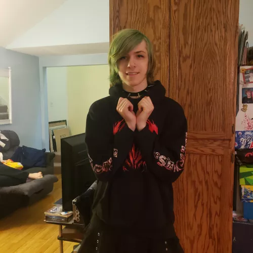 There was very positive response to my last post so I wanted to share another! :3 I also have some pictures I took with a weapon that I may post later cuz they're V cute. by Thebatq100