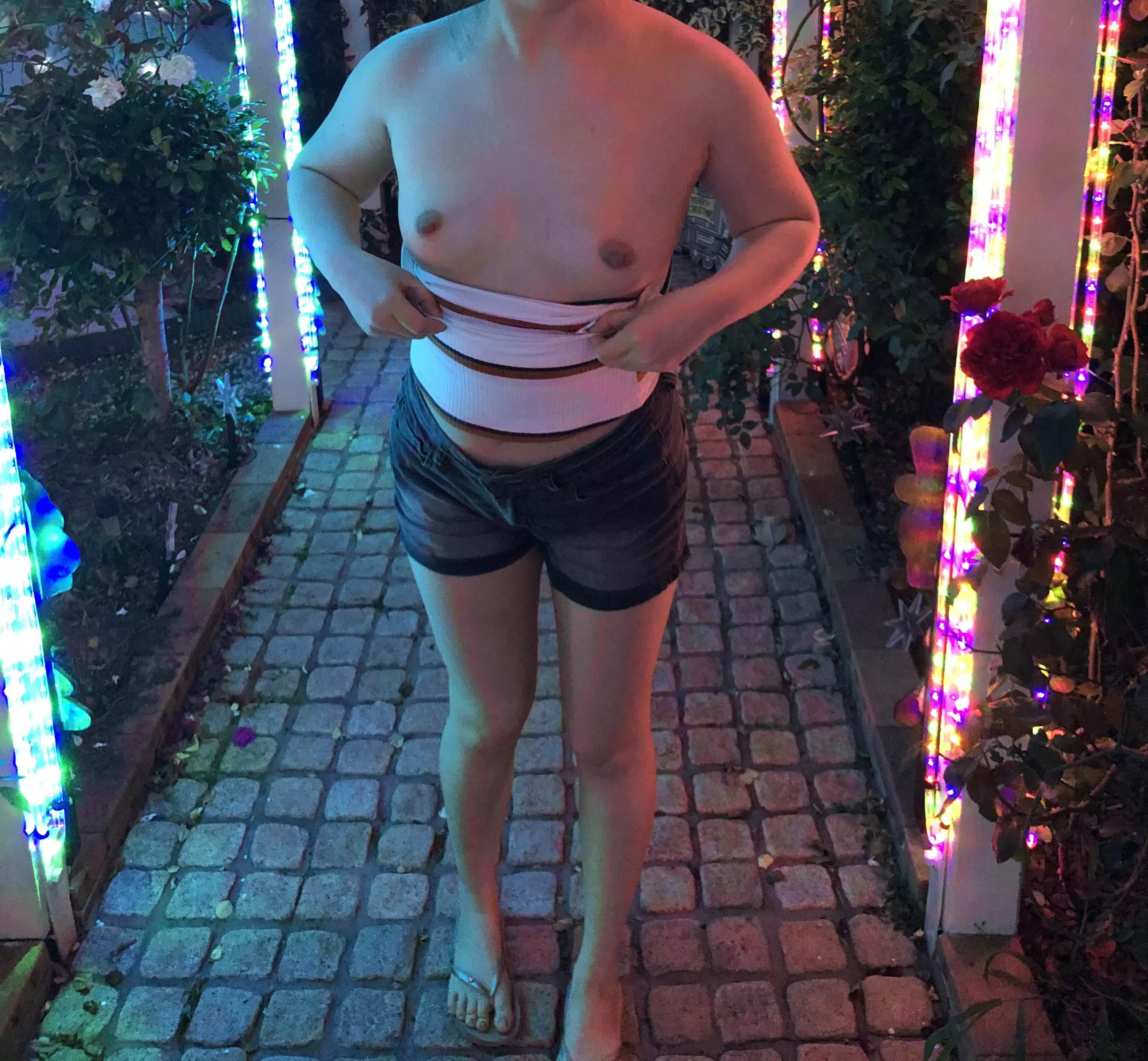 There were people behind me 😳 posted by lovaduck