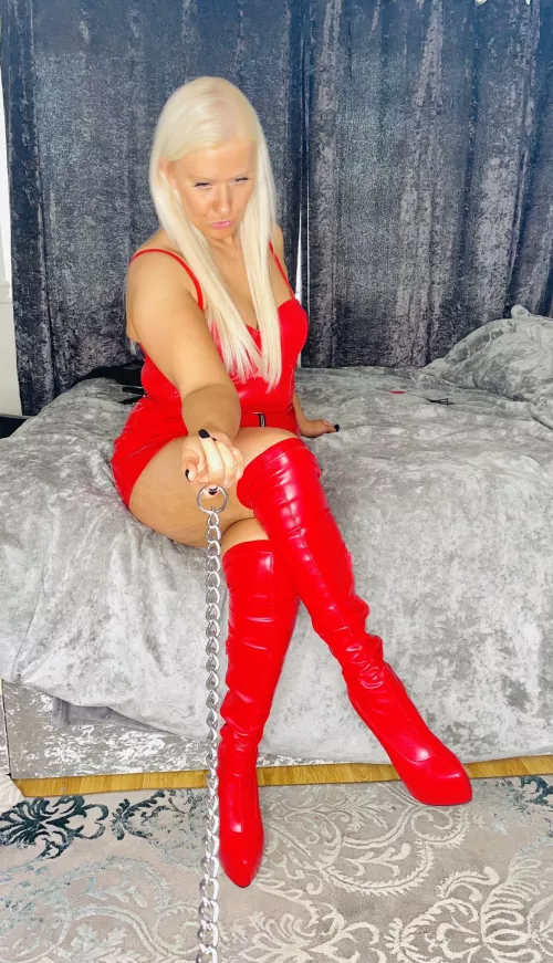 There’s no better place to be than on the end of my leash… by sparkly-and-savage