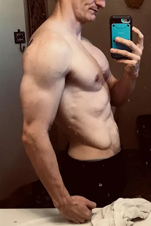 There’s nothing better than a bowl after a workout session 💨 Well maybe some good head 💦 by OF-BrokeTwunk