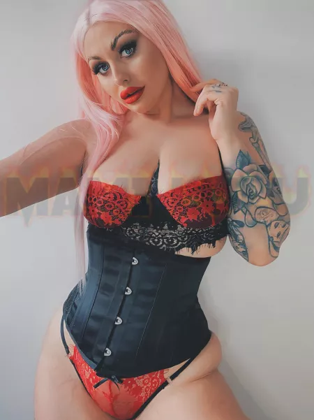 There’s nothing hotter than a woman in a corset.. by _mamilulu