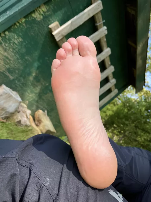 There’s nothing like slippin’ off my shoes and feeling fresh air. by tkl_my_feet