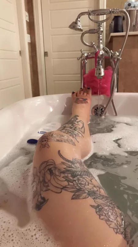 There’s room (F)or one more 💋🍭 by nauseasanxiety