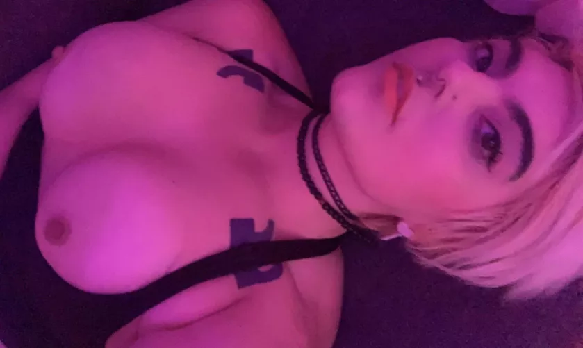 There’s still enough hair to pull, right? by thetastiestcrayon