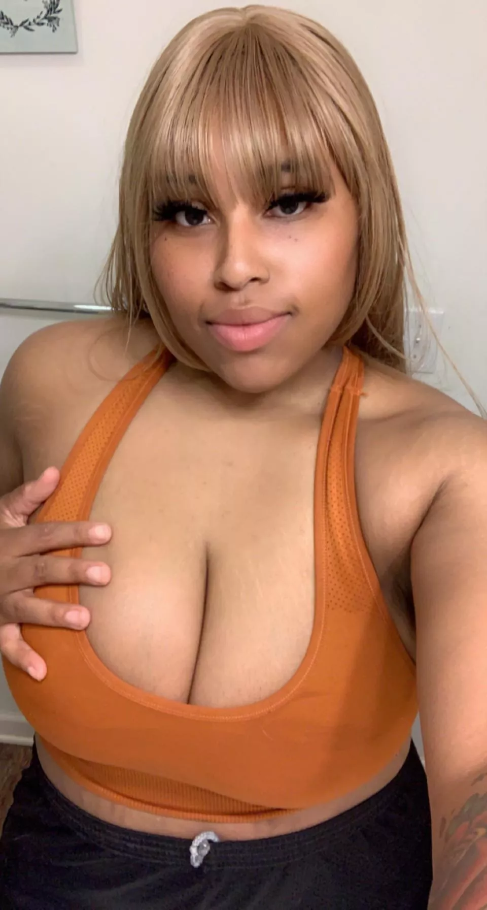 These are my “ Please breed me “ eyes posted by LatinaNinaa