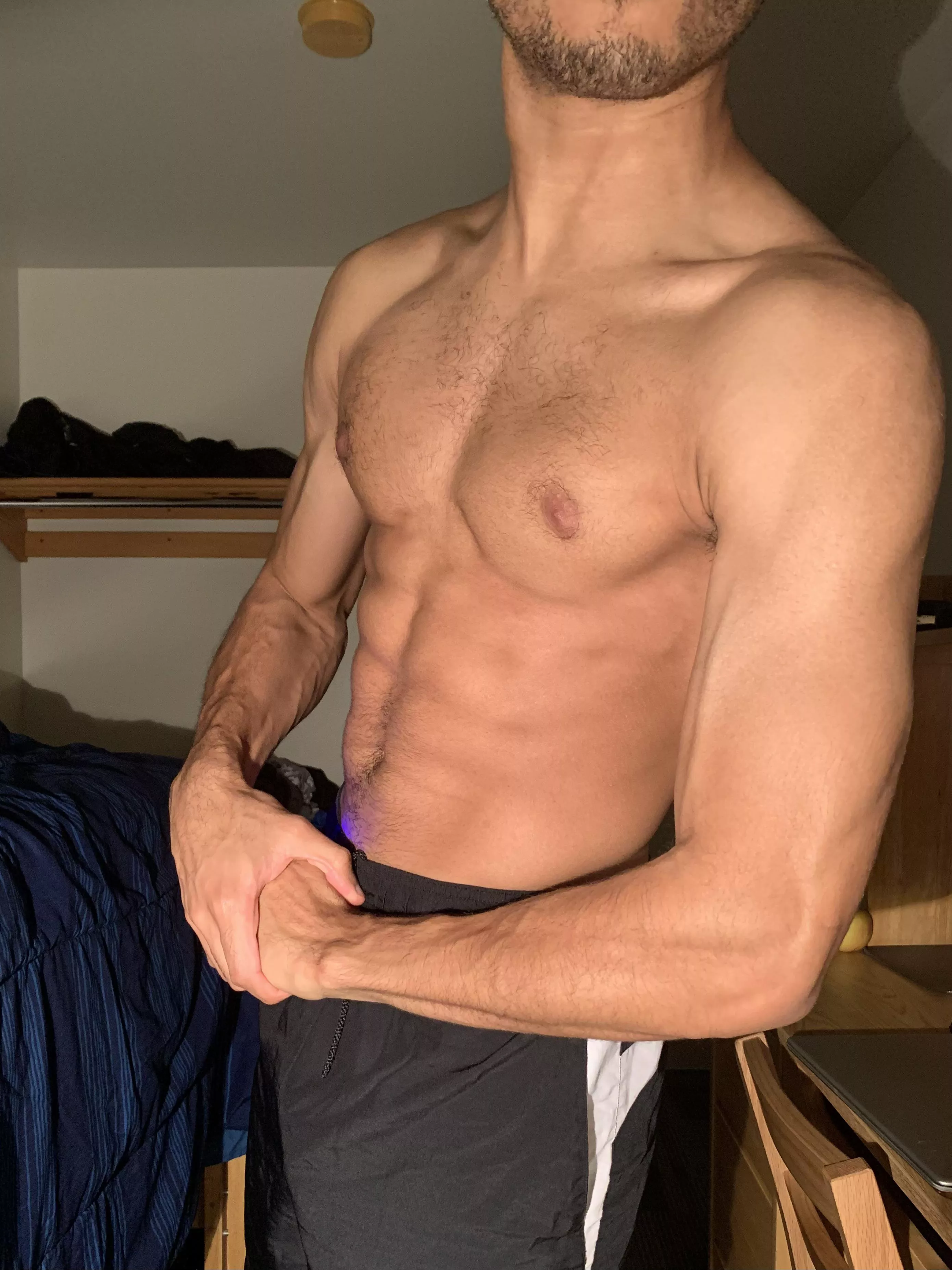 These arms are made for squeezing 💪🏽 posted by ArsArcanumX