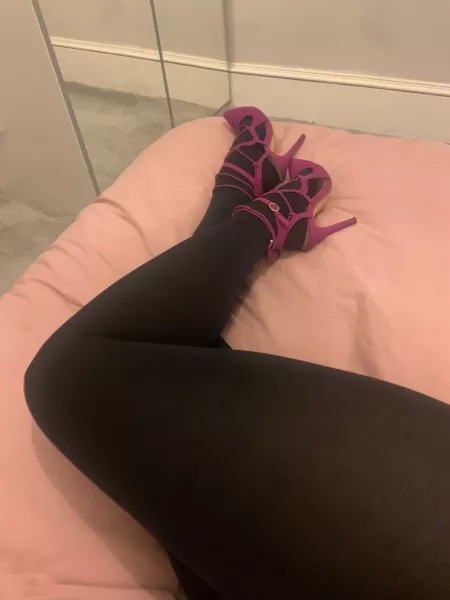 These heels are so comfortable! by MissSuzieTights