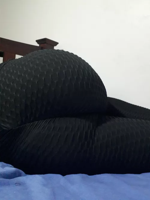 These legging take the cake and hide it too~ by CutieBoiBrit