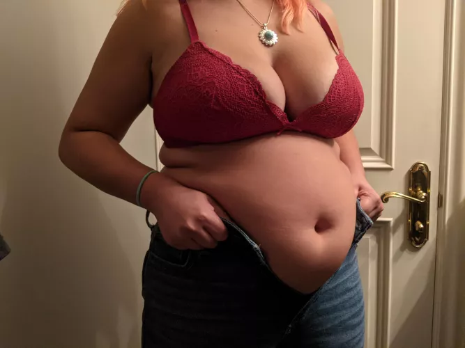 These pants dont fit...🦭 by AGirlWhoLyks2Eat