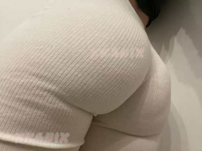 These pants make it look amazing, do u agree? by xkanix0