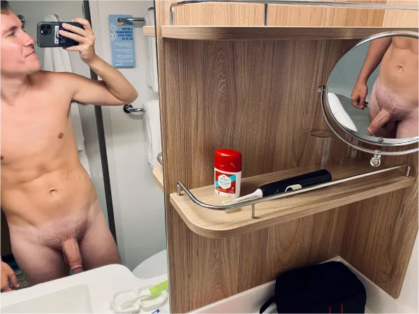 These tiny cruise bathrooms by Jayyckk