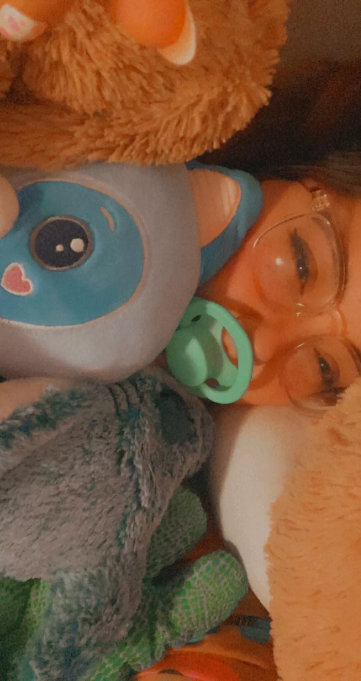 they all wanted to cuddle 🥰 posted by royalspiice