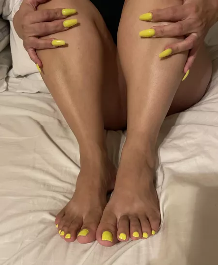 They aren’t going to lick themselves 😈 by curvylatina_007