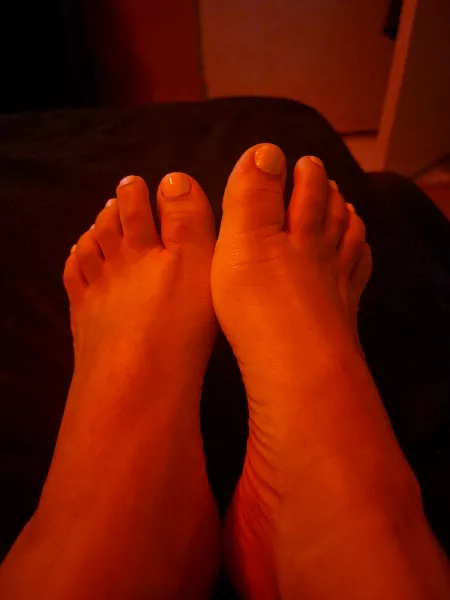 They need a rub and a lick by ellie_is_wet69