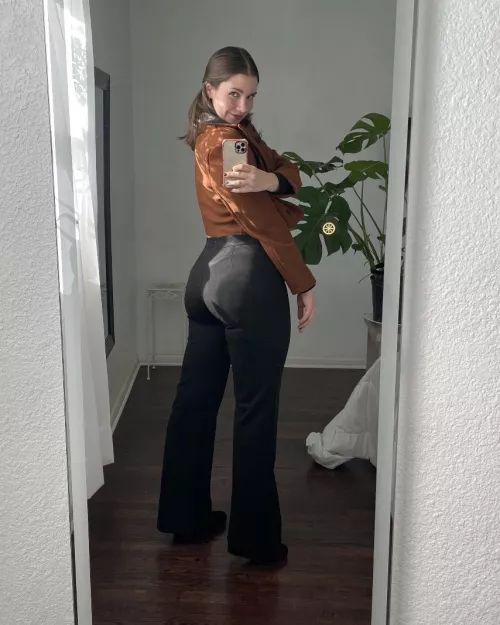 They say black is slimming. by shibahuskymom